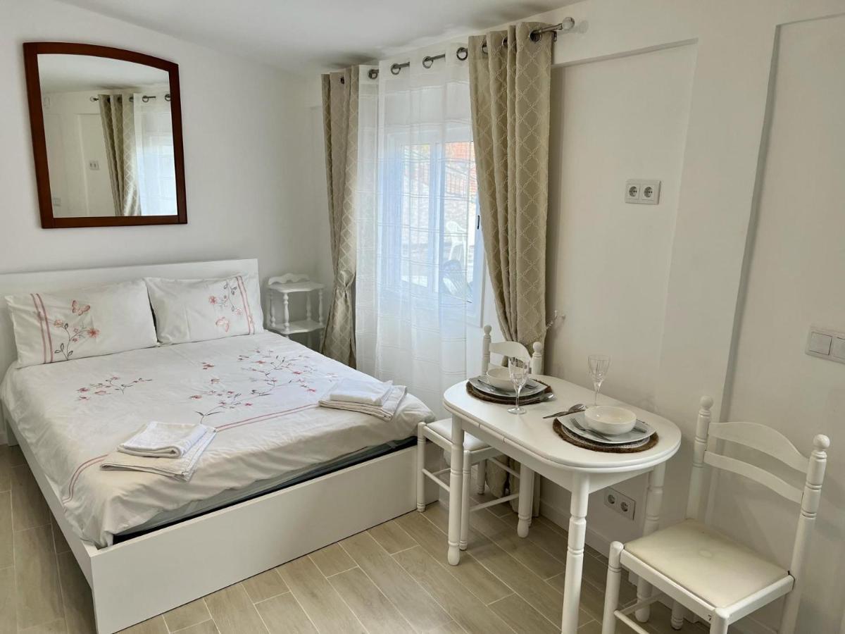 Modern Minimalist Studio With Essential Comfort Funchal  Exterior foto